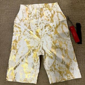 NWT Carbon 38 woman’s biker shorts size small